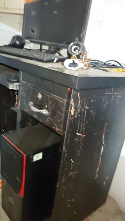 Table + chair for sale