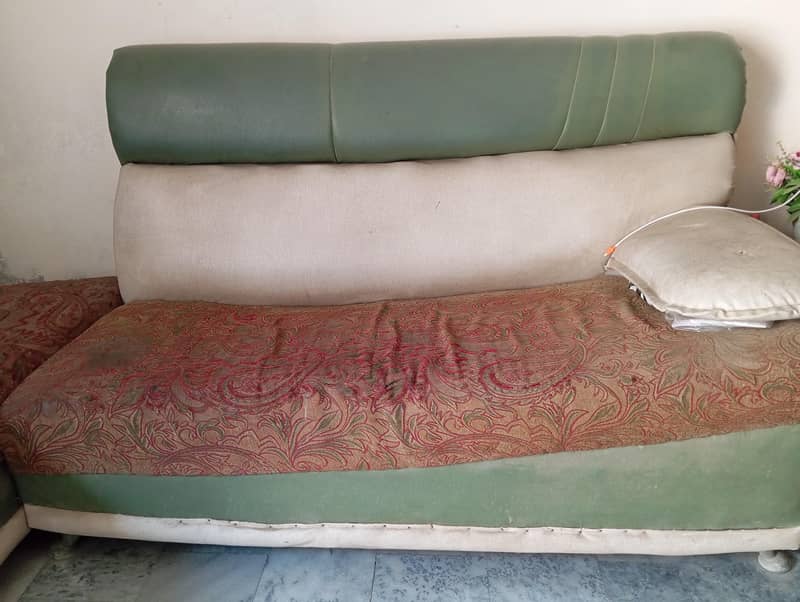 bot sofa 1