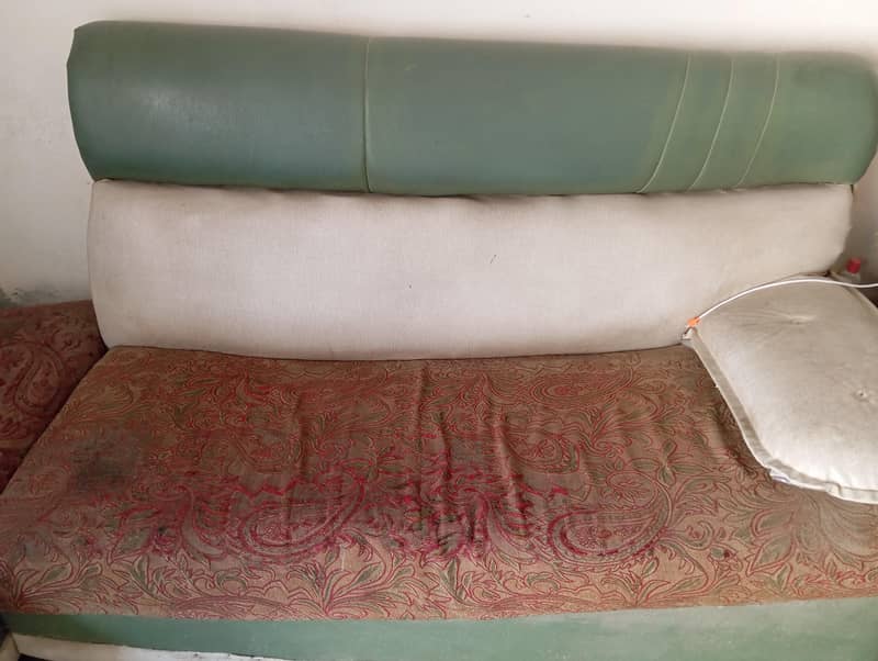 bot sofa 2
