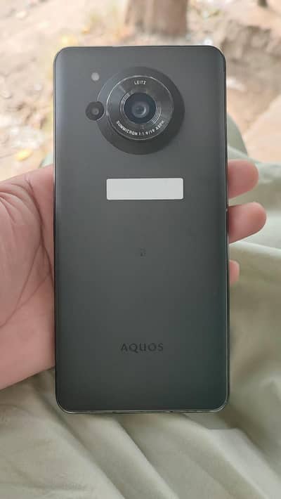 Sharp Aquos r7 12.256