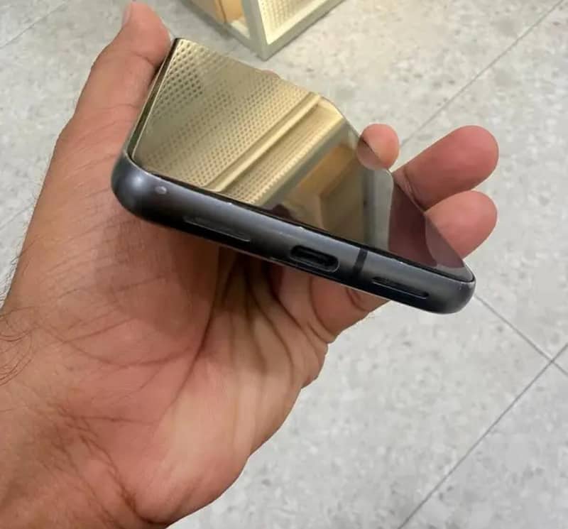 Google Pixel 8 4