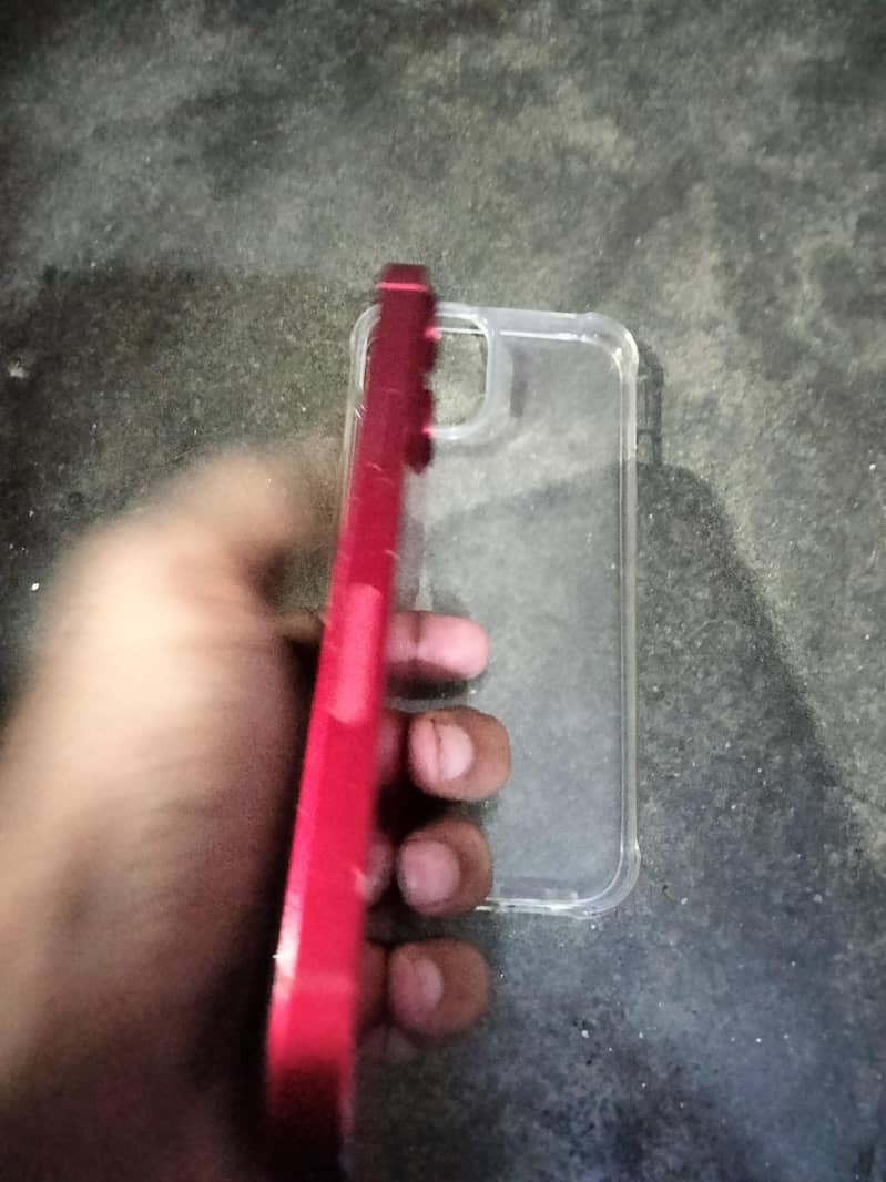Apple iPhone 13 4