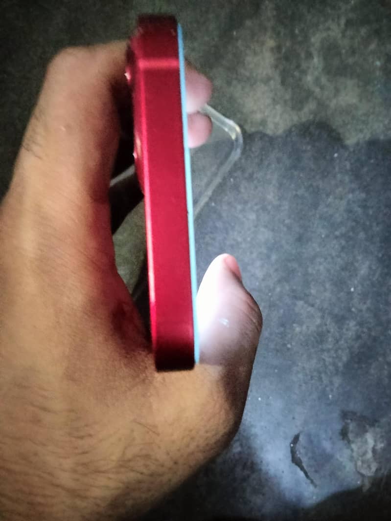 Apple iPhone 13 8