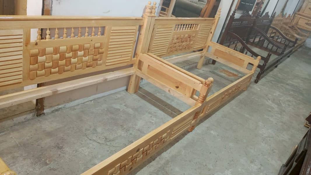 بیڈ کنگ سائز 2 عدد سائی ڈیبل اینڈ لگژری ڈریسنگ دستیاب ہے 9