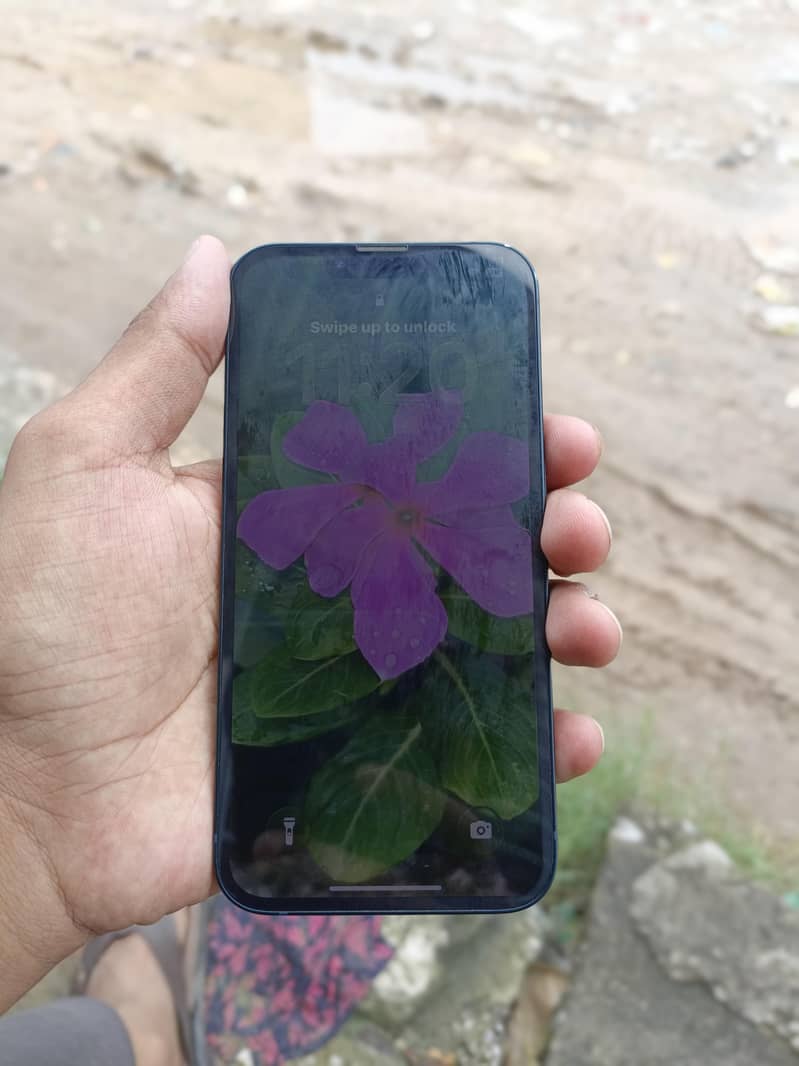 Apple iPhone 13 2