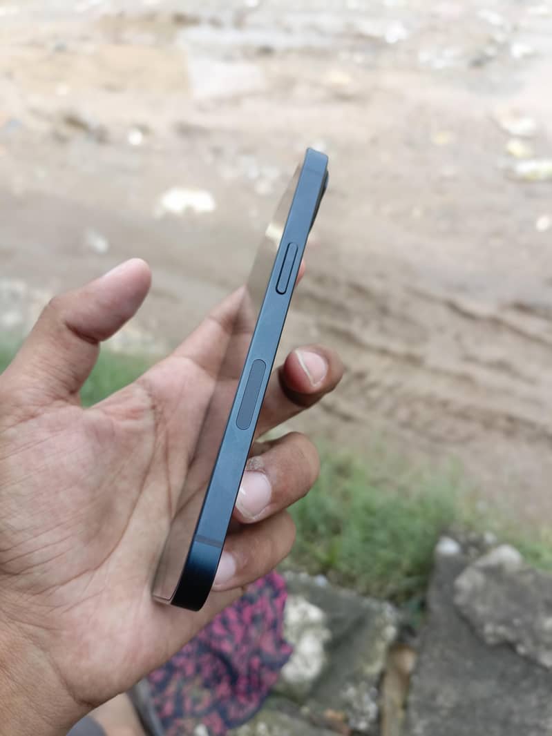 Apple iPhone 13 3