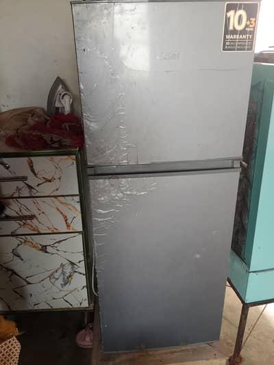 10/10 condition medium size refrigerator