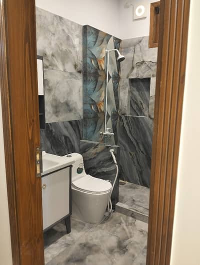 *Portion For Rent*Block-5, Gulshan e Iqbal.  *(Only for Shia Families)*2nd Floor,  (Roof access allowed, solar fitting allowed) *3 Bed Rooms with Attached Bath. * *Drawing Room & Lounge + Store. *Fittings Included: *All LED Lights, 5 Fans, Large Size Geezer, Stove, Chimney. *Covered Area 1100 Sq. ft Approx. Electric & Gas Meter separate.  Water Motors Meter separate. Water Bill Separate. *Rent: 75000/=* *Code(16924)*