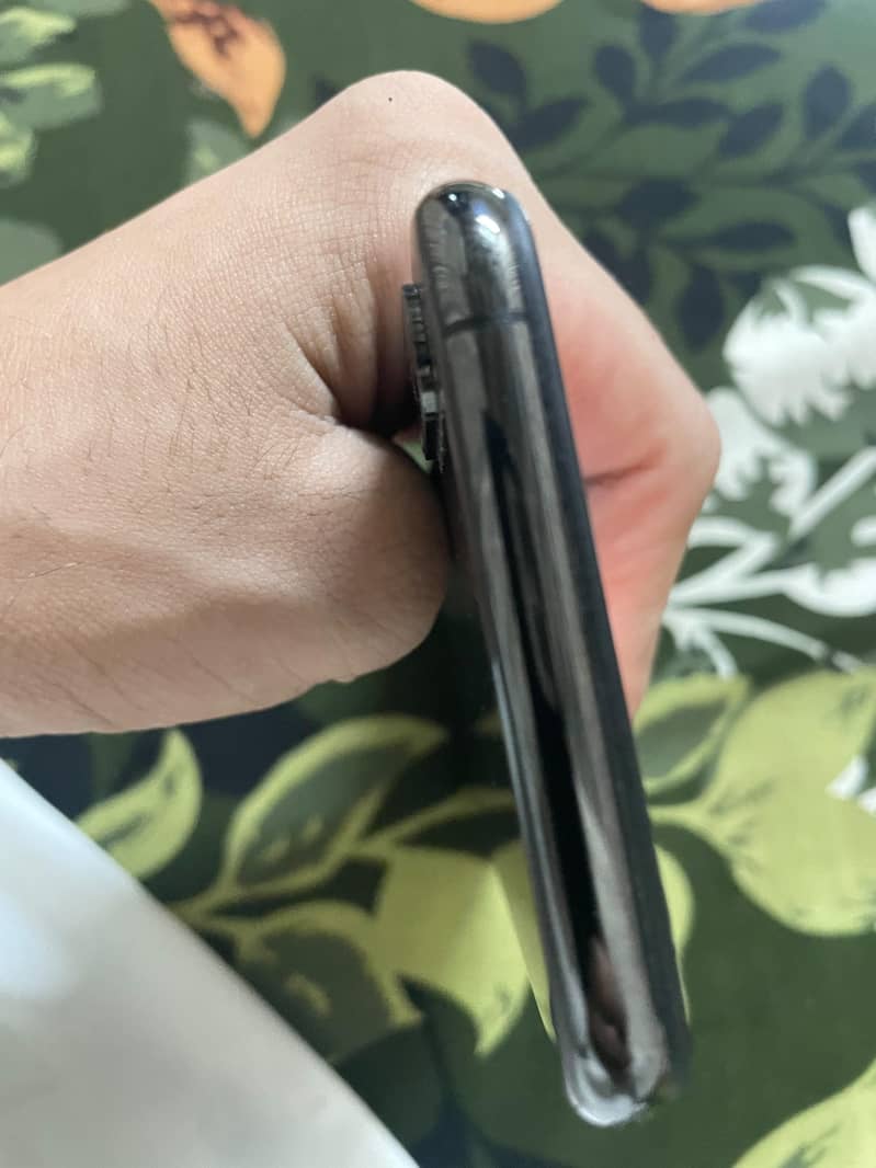 Apple iPhone XS 3