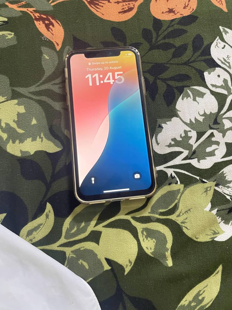 Apple iPhone XS 4