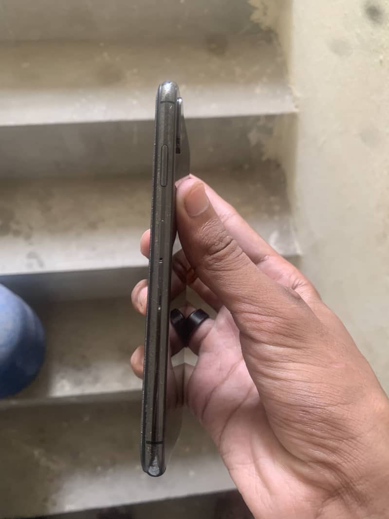 iPhone XS Max 6