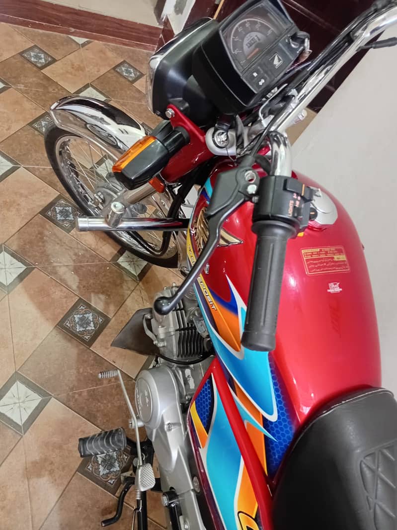 Honda CD 70 2025 3