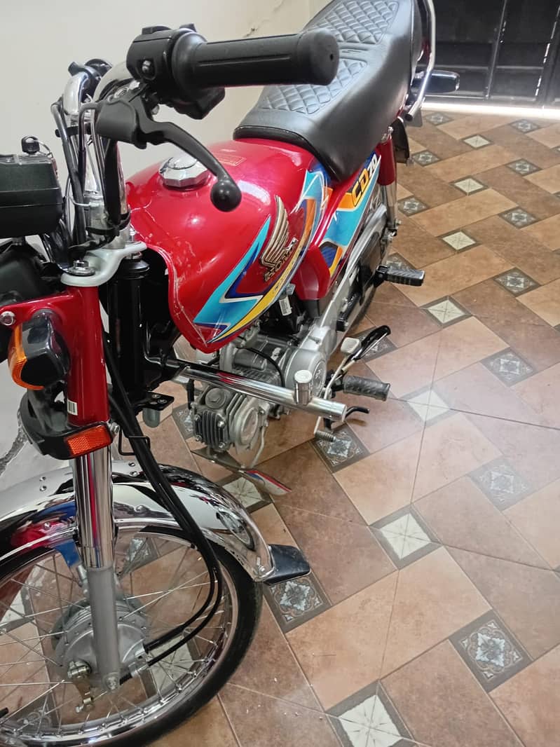 Honda CD 70 2025 4
