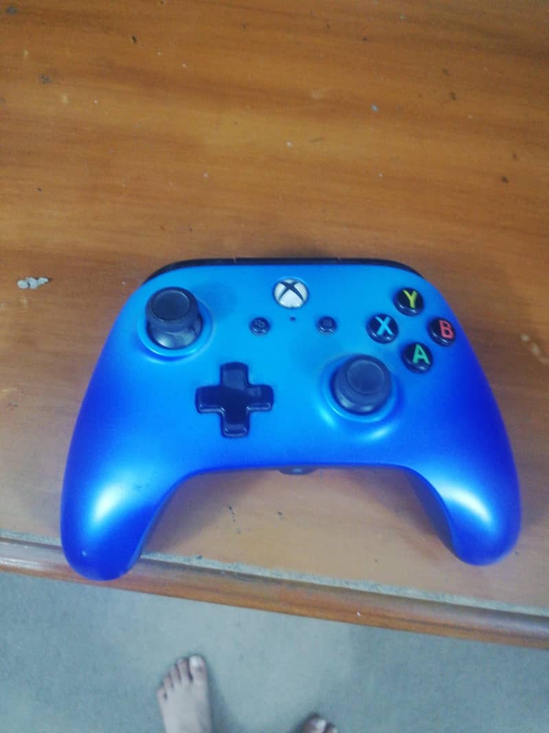 a Xbox controller compatible for series s and x and Xbox one 1
