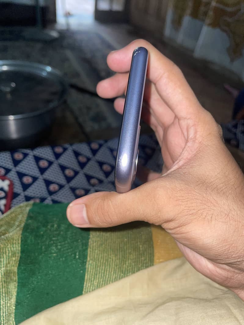 Apple iPhone 11 3