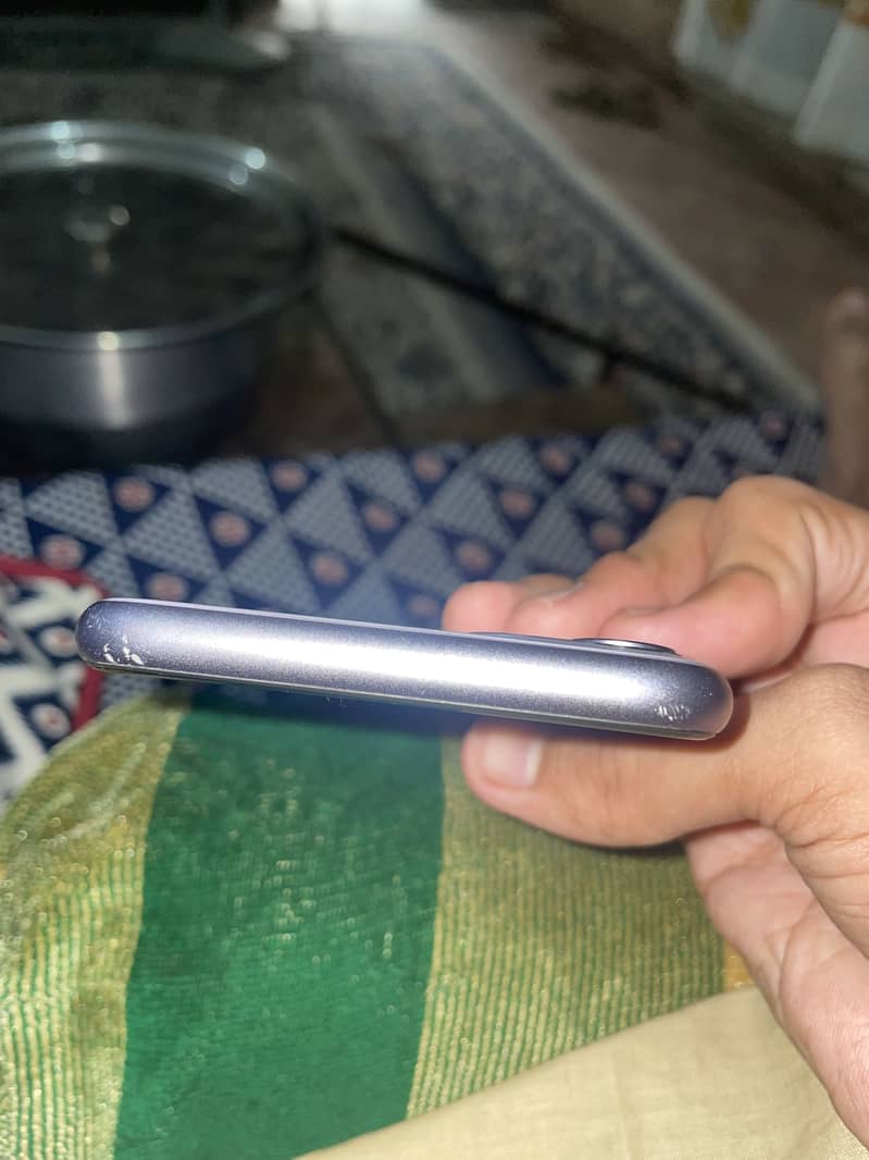 Apple iPhone 11 7