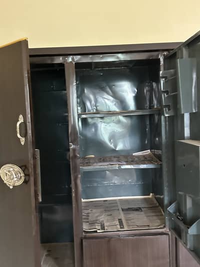 3 door beautiful cupboard
