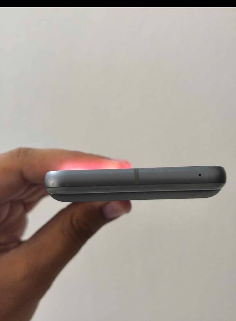 Google Pixel 8 4