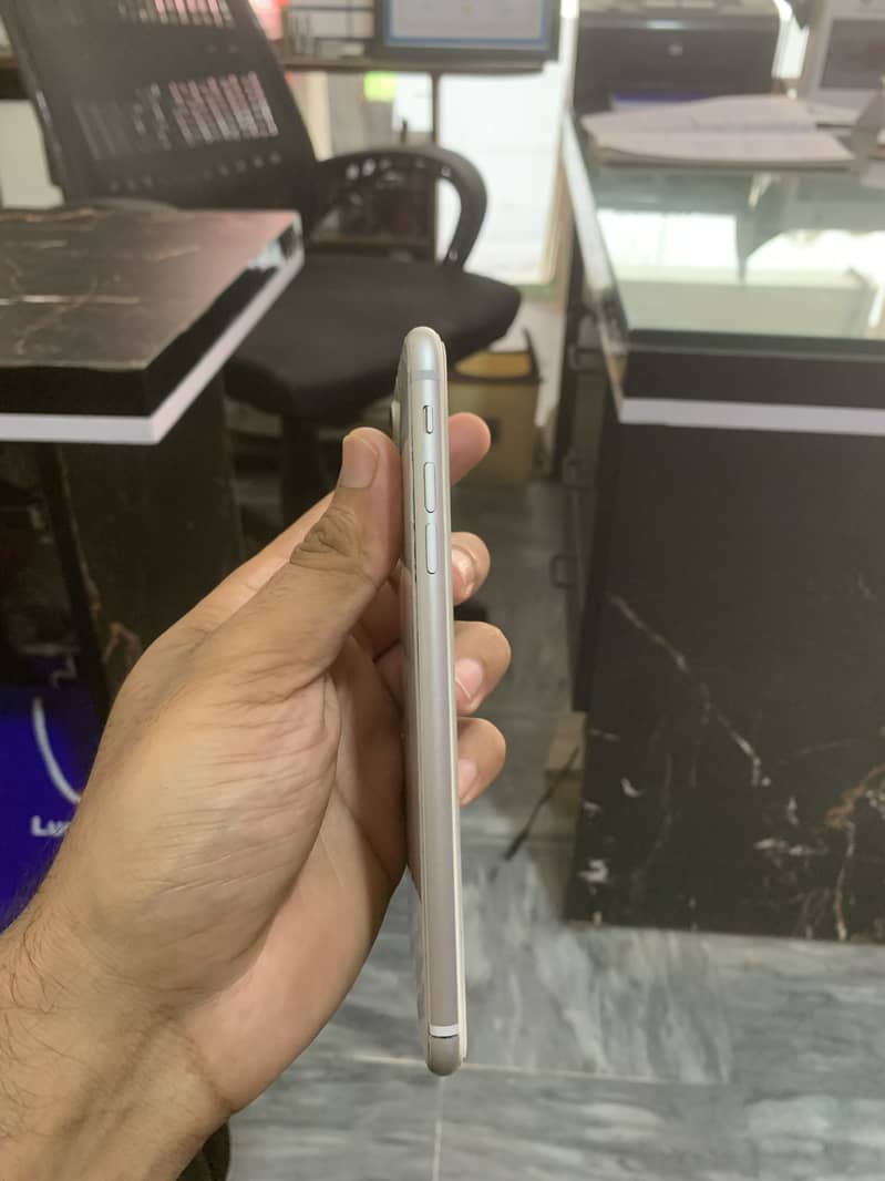 Apple iPhone 8 Plus 1