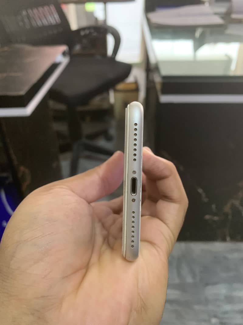 Apple iPhone 8 Plus 5