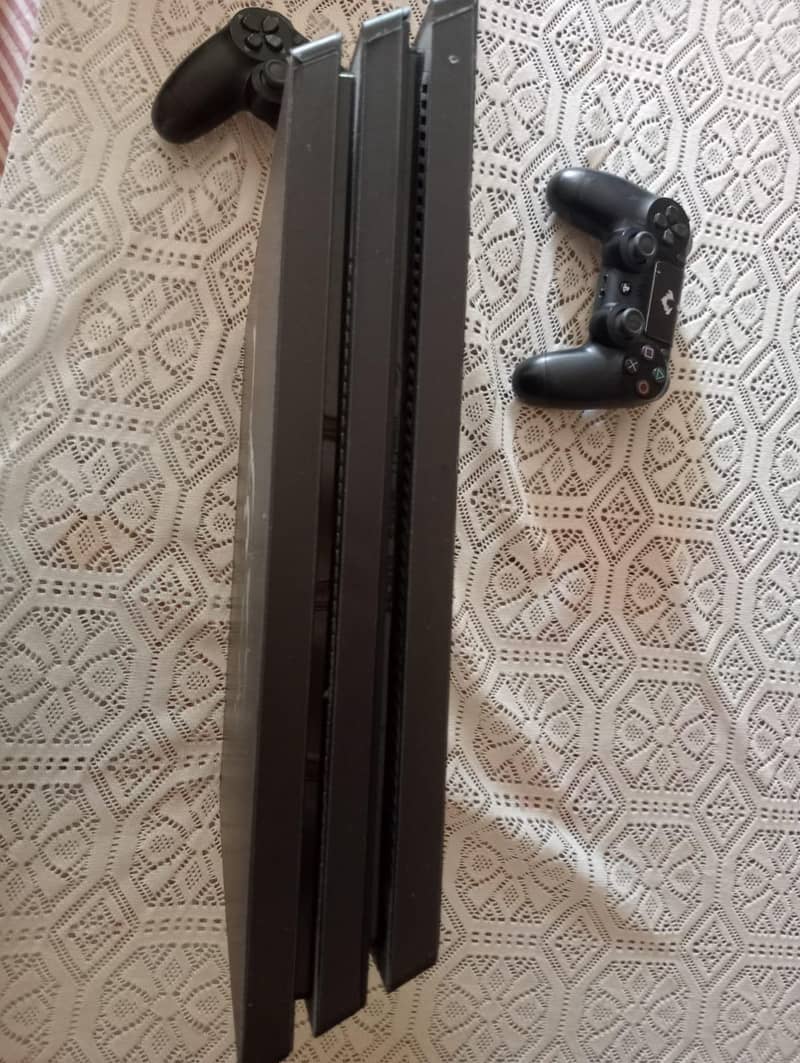PS4 pro 1tb 1