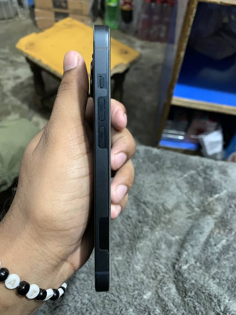 Apple iPhone 14 3