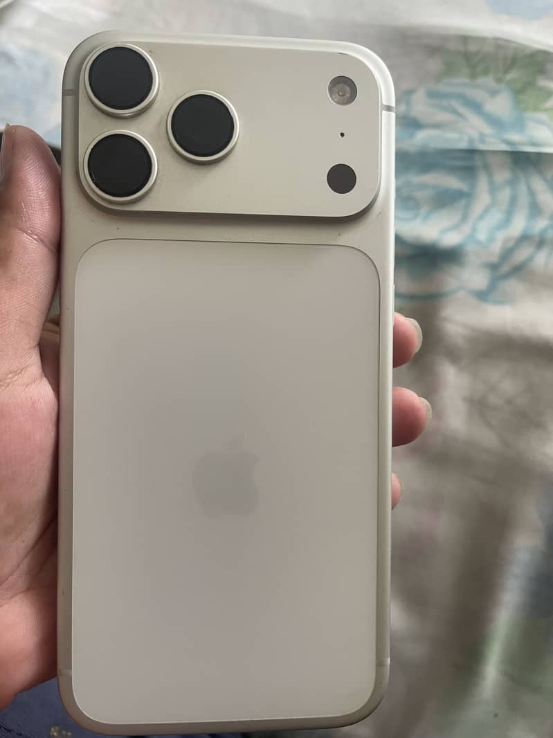 iPhone 17 pro max 3