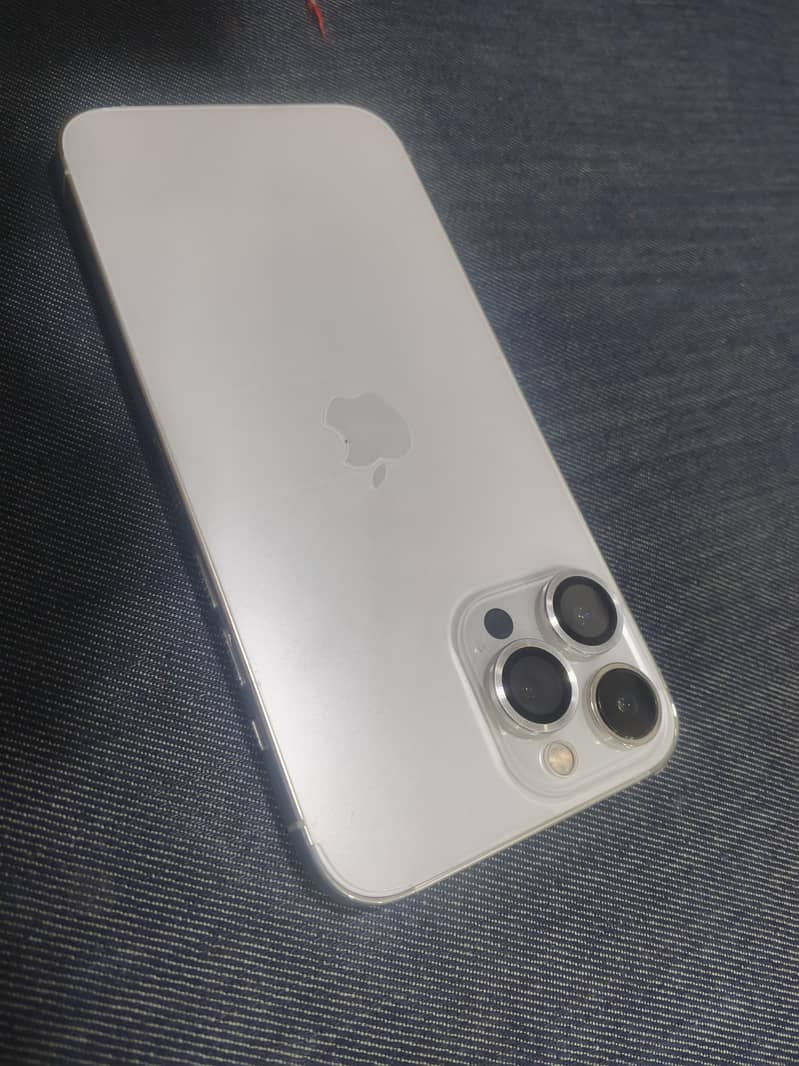 Apple iPhone 13 Pro Max 3