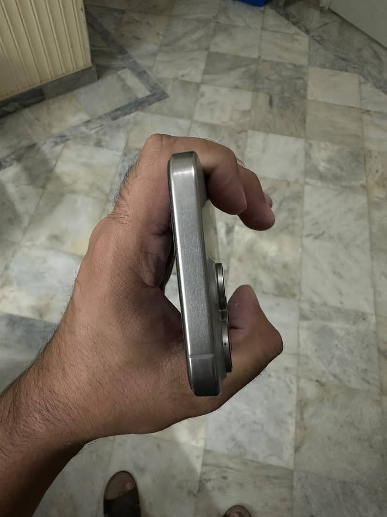 Apple iPhone 15 Pro Max 5
