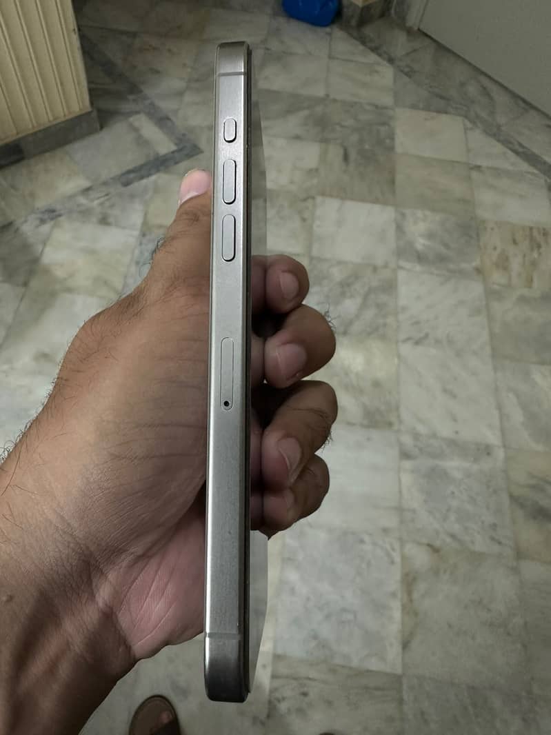 Apple iPhone 15 Pro Max 2