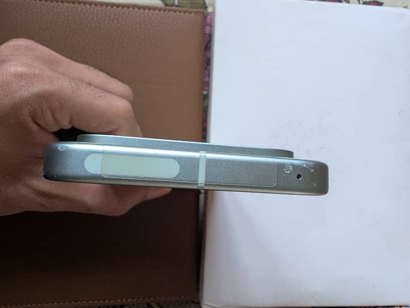 Google Pixel 9 4