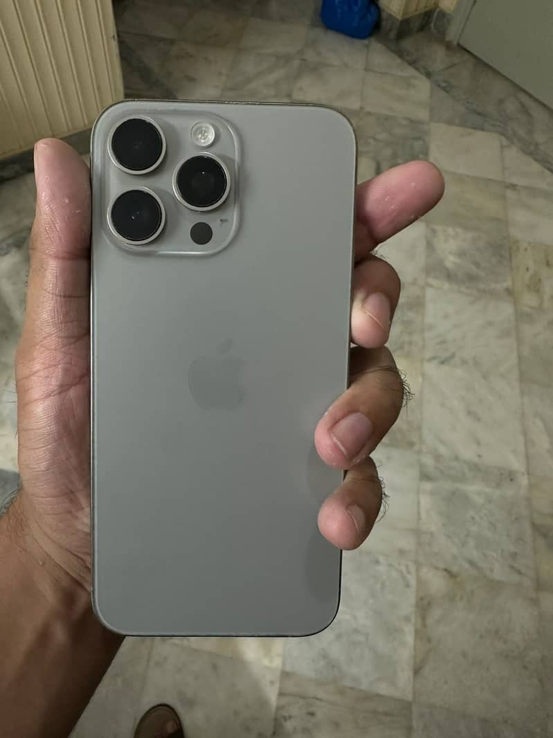 Apple iPhone 15 Pro Max 0