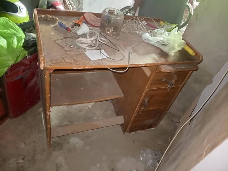 Computer Table 0