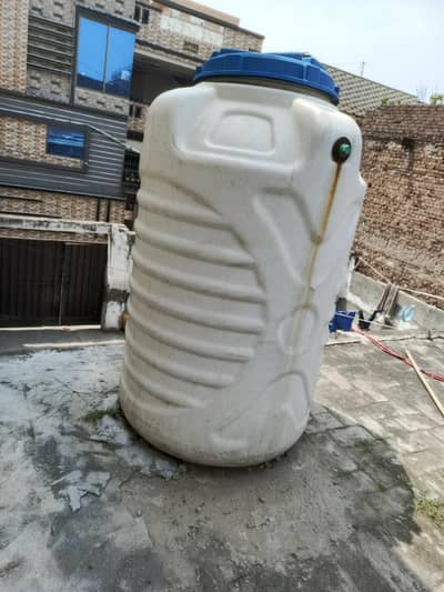 Water Tank 750 liters 2 year used good condition