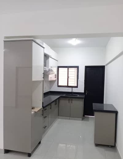 BRAND NEW 4 BED DD FLAT (CORNER, ROAD FACING) AVAILABLE FOR SALE IN BLOCK-3A NEAR KAMRAN CHOWRANGI, GULISTAN-E-JAUHAR KARACHI