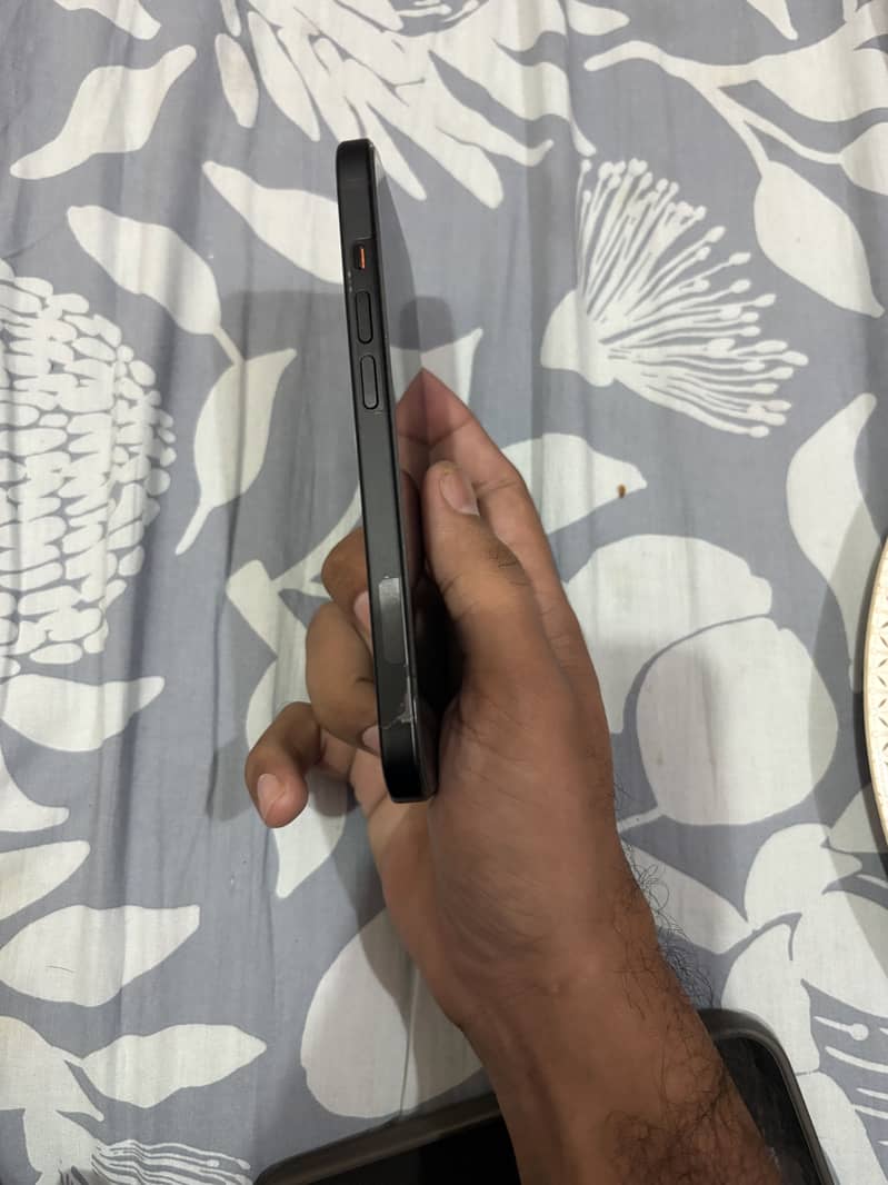 Apple iPhone 15 3