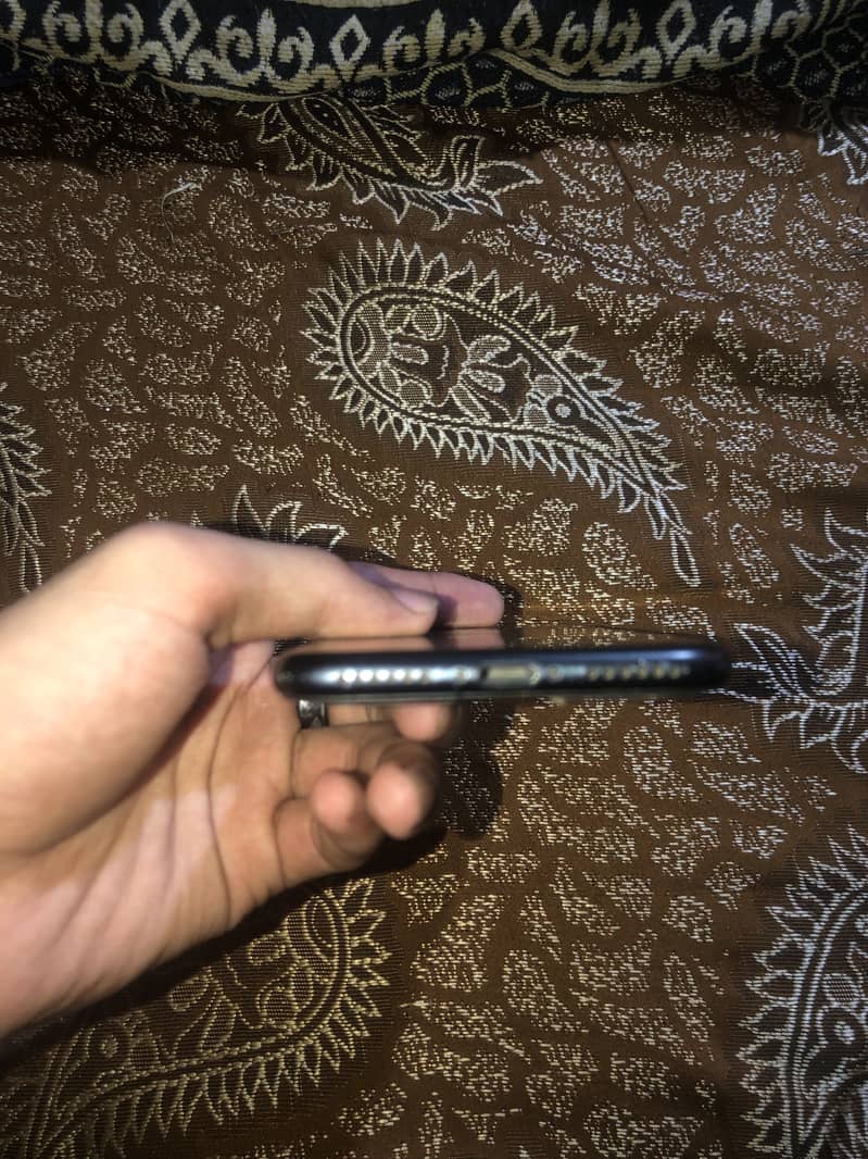 Apple iPhone 7 0