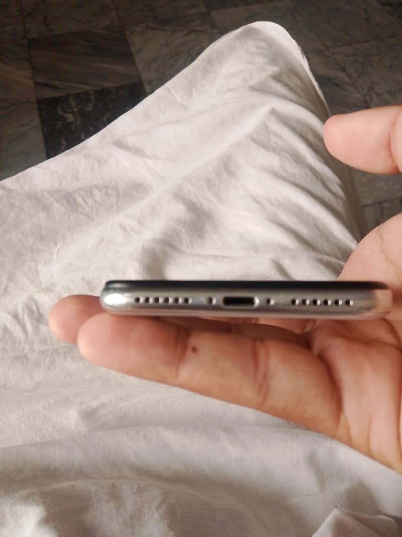 Apple iPhone X 3