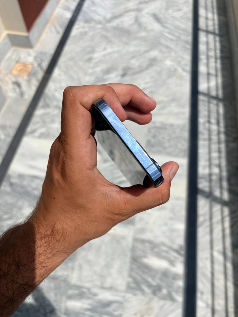 Apple iPhone 13 Pro Max 4