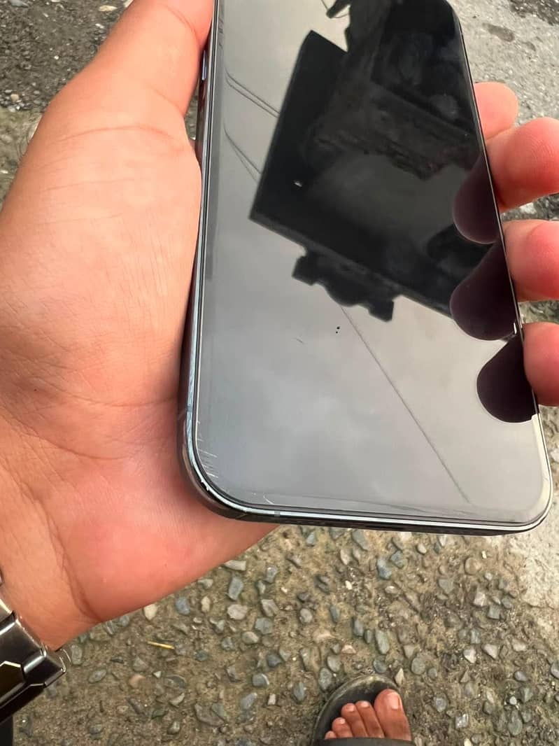 Apple iPhone 13 Pro Max 4