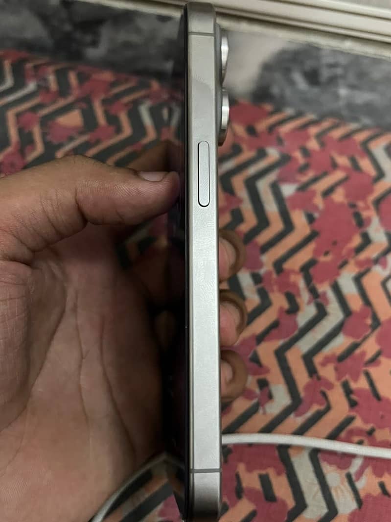 Apple iPhone 15 Pro 4