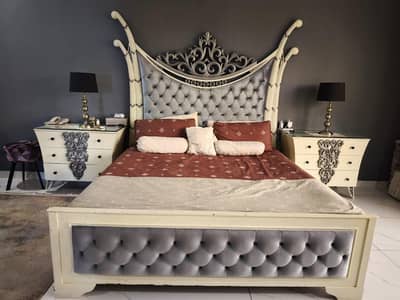 Luxury Vintage-Style King Bedroom Set with Matching Chairs & Dresser