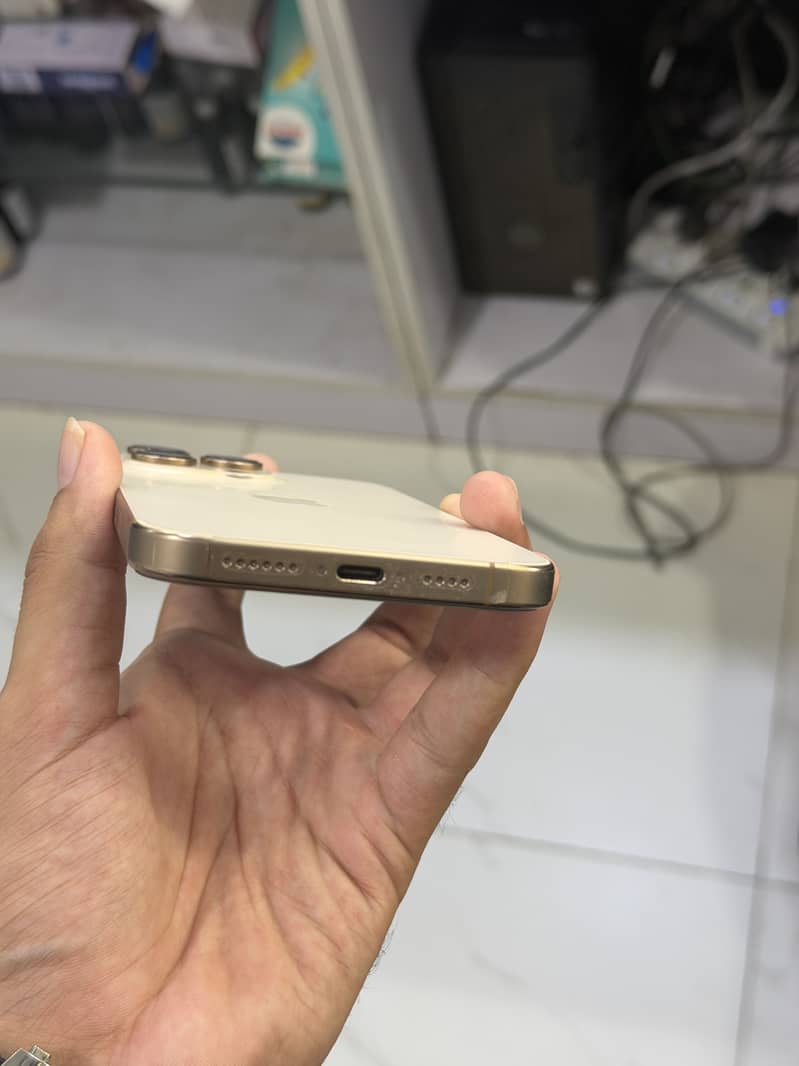 Apple iPhone 16 Pro Max 3