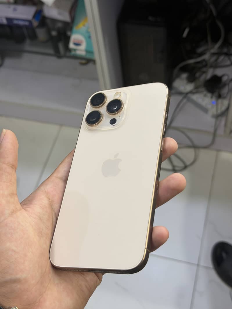 Apple iPhone 16 Pro Max 4