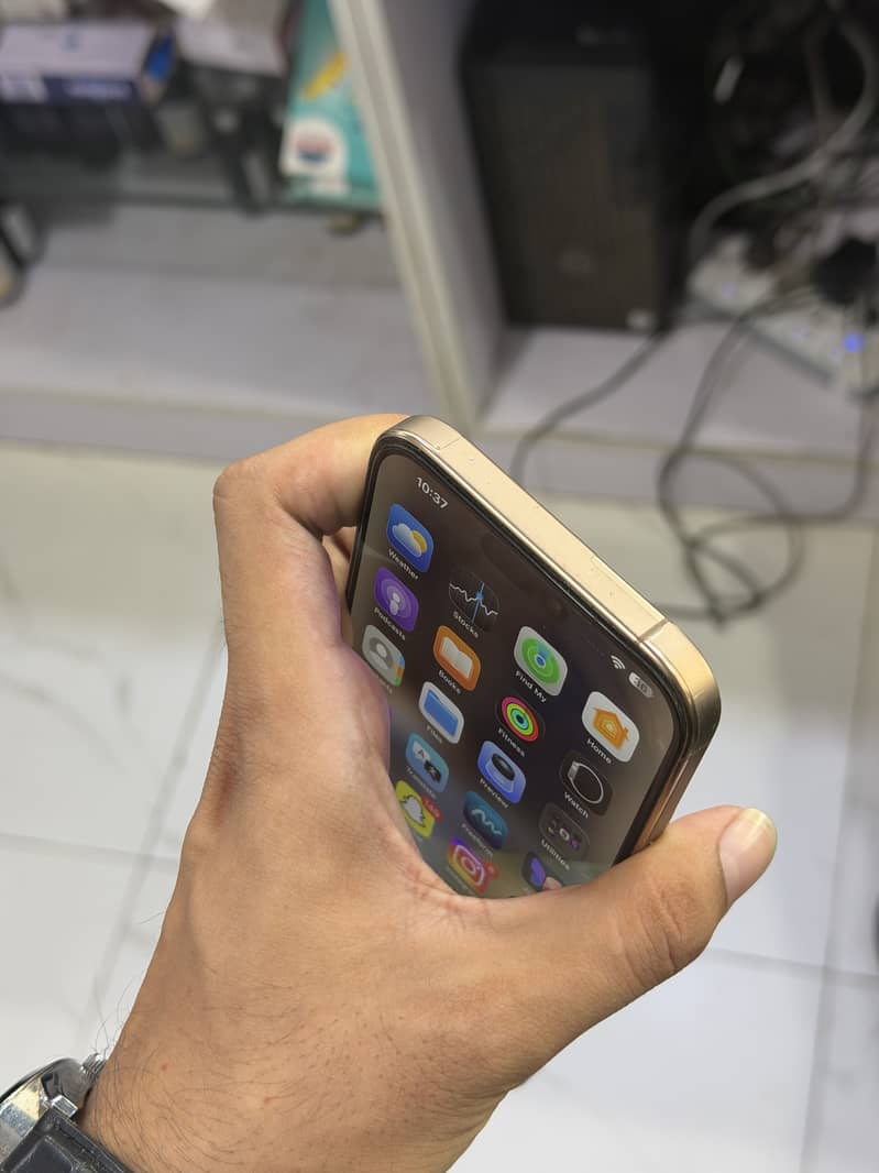 Apple iPhone 16 Pro Max 5