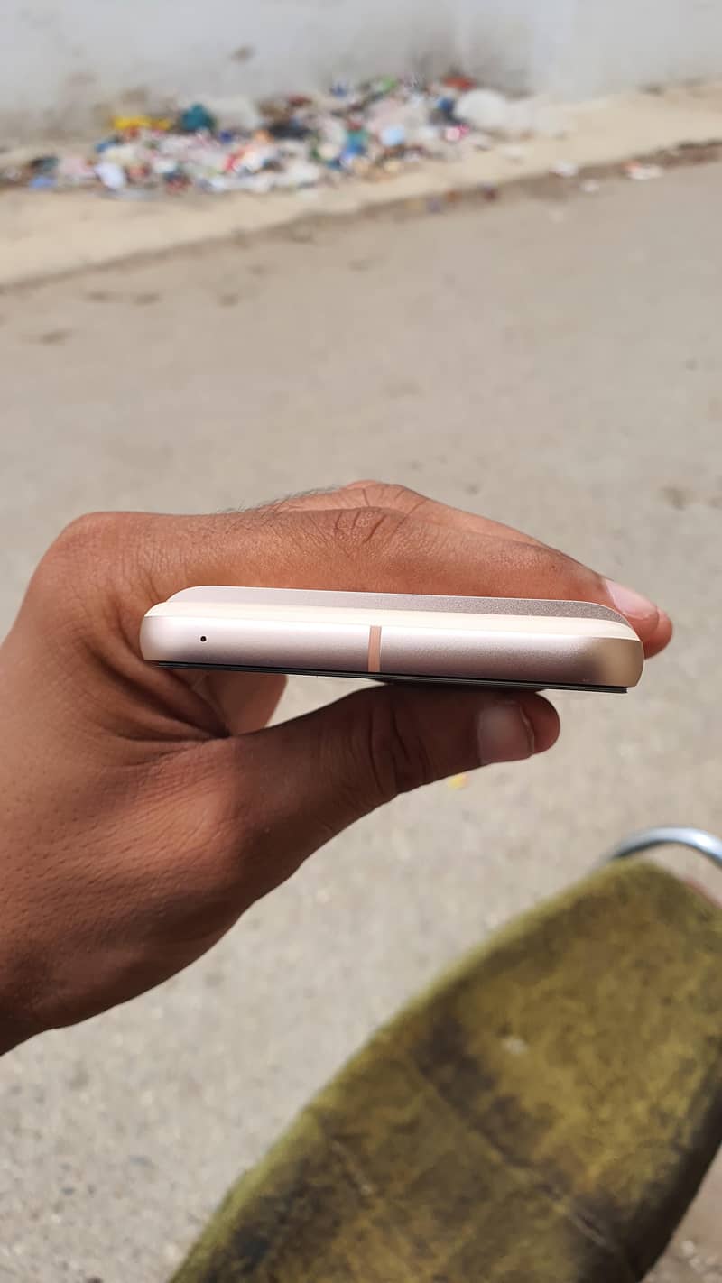 Google Pixel 8 4