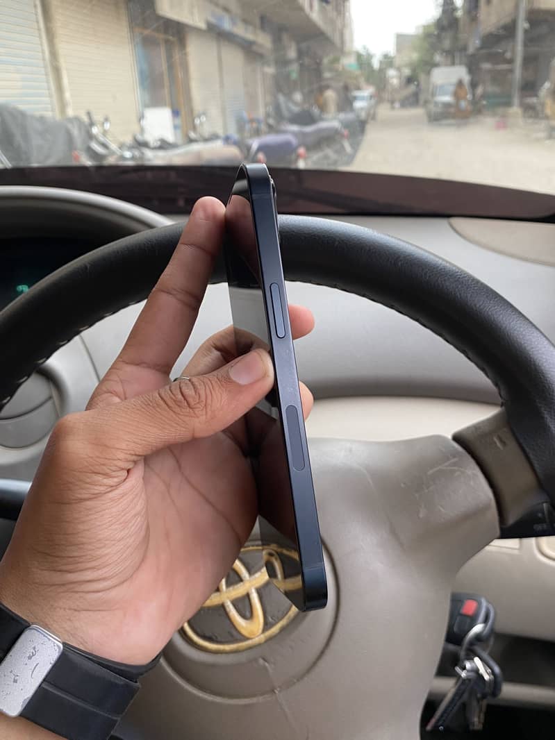 Apple iPhone 13 3