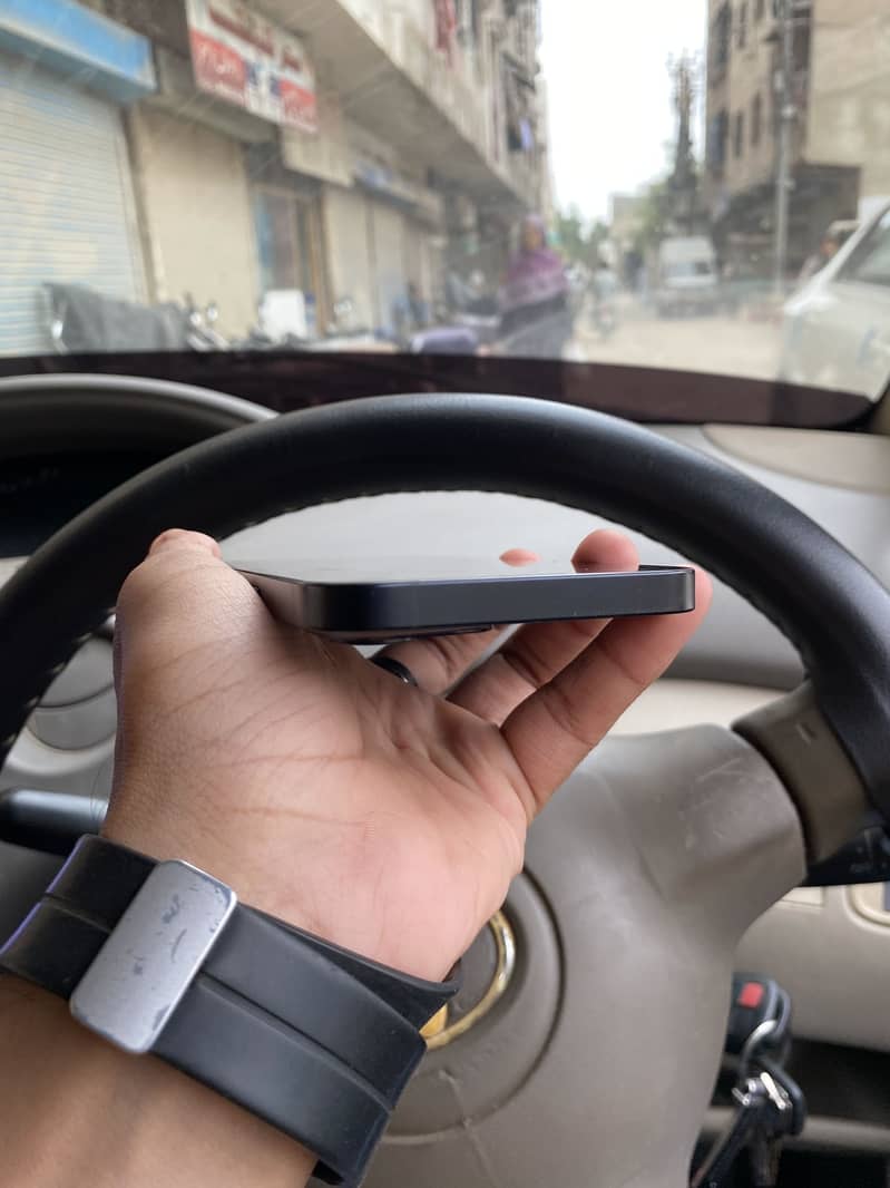 Apple iPhone 13 4