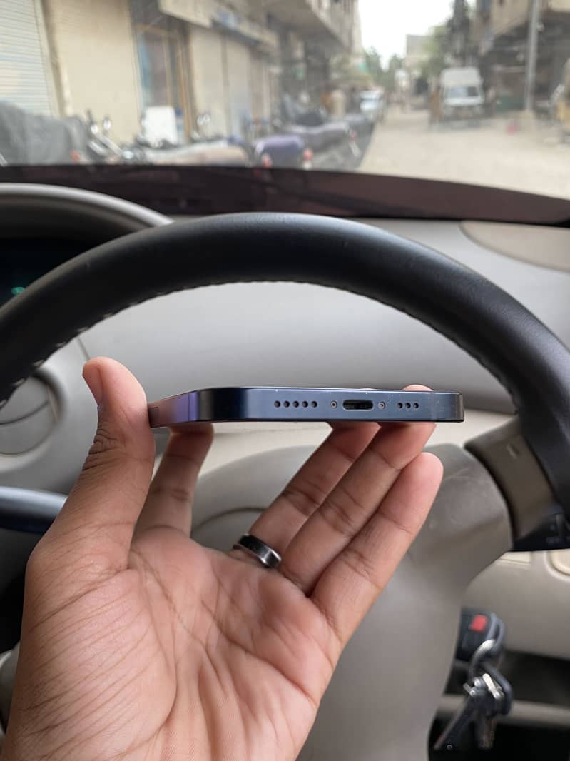 Apple iPhone 13 5