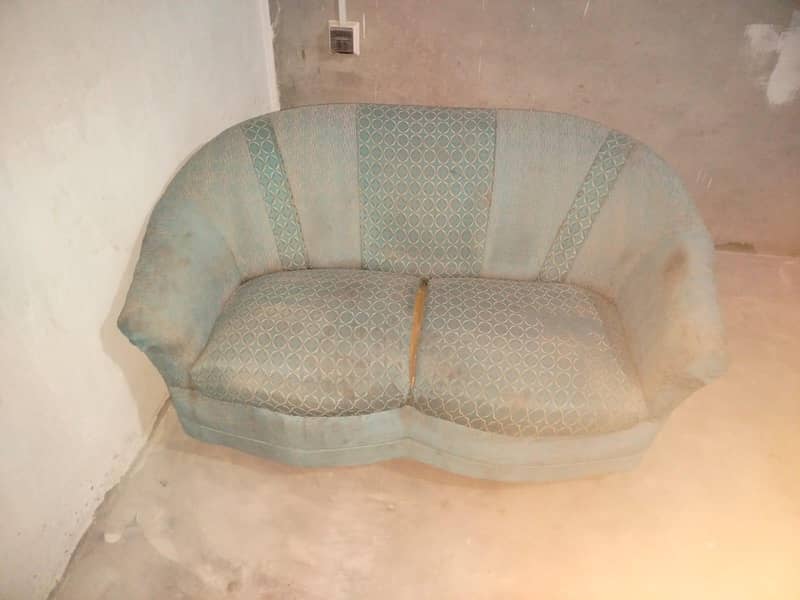 ,10 / 9 condition 5 sofas seater 1